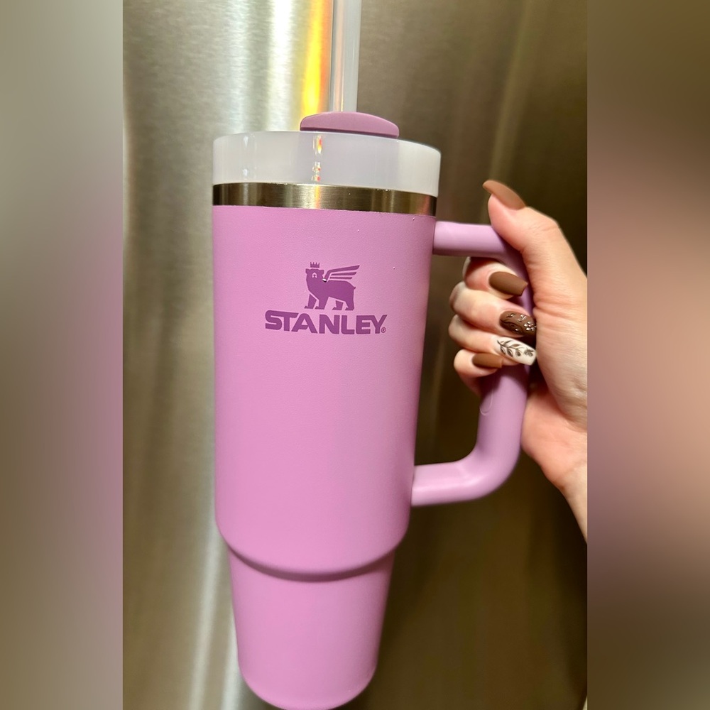 Authentic Excellent Condition 30oz Lilac Stanley Tumbler🪻